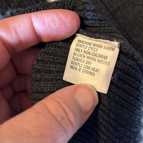 Izod-L-dark gray-100% cotton-crewneck,pull over, rib detail, long sleeve sweater - Picture 7 of 11